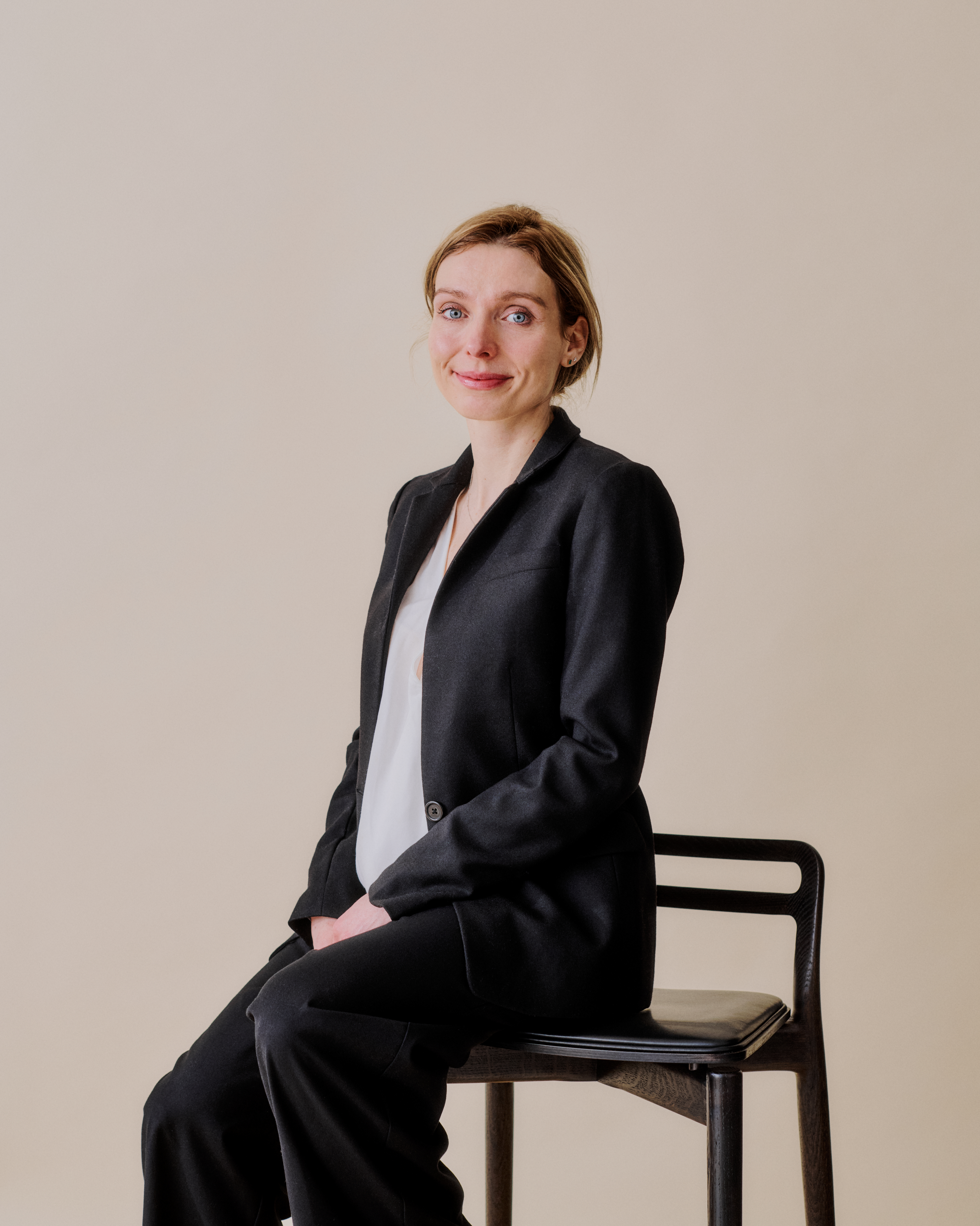 Anna W Dyna Cap Portræt 49 22663 Highres