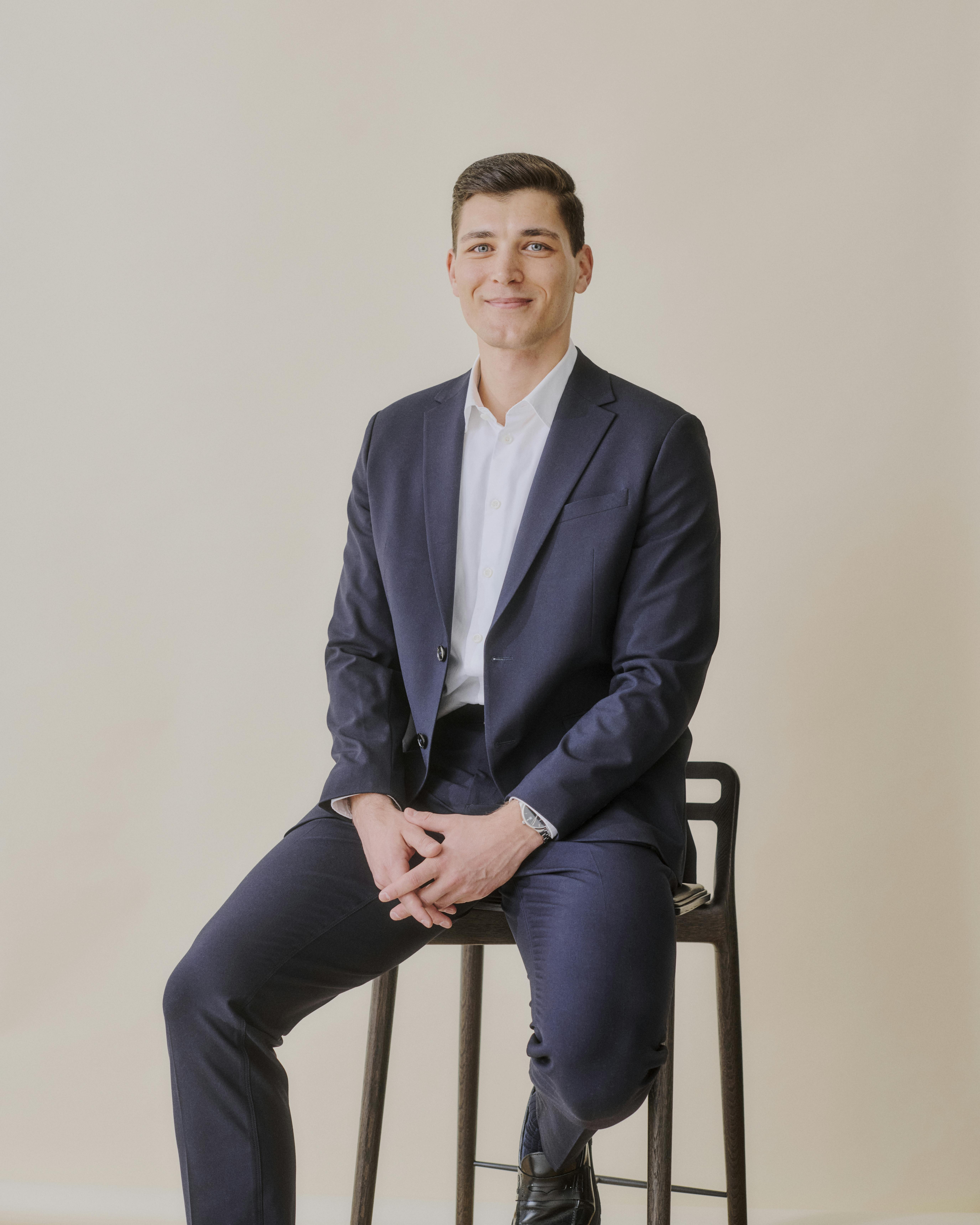 Dyna Cap Portræt 74 57251 Highres